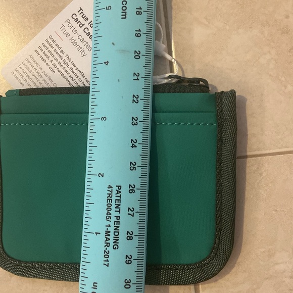 NWT Lululemon True Identity Card Case - Picture 8 of 8